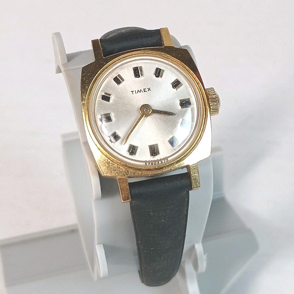 Vintage 70s Timex Two-Hand Wind-up Analog Women's Watch Keep Time
